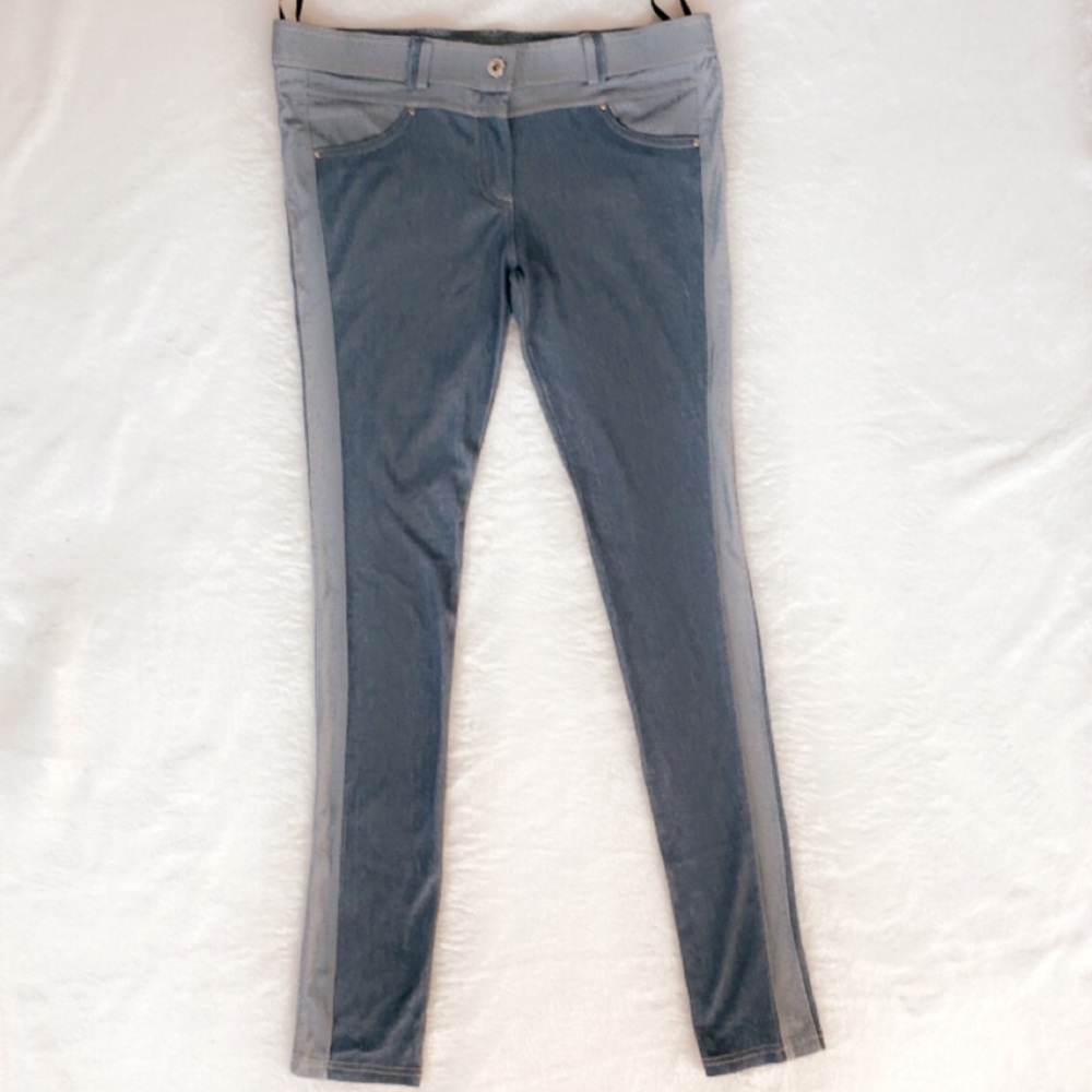 Women skinny Jigging pant.